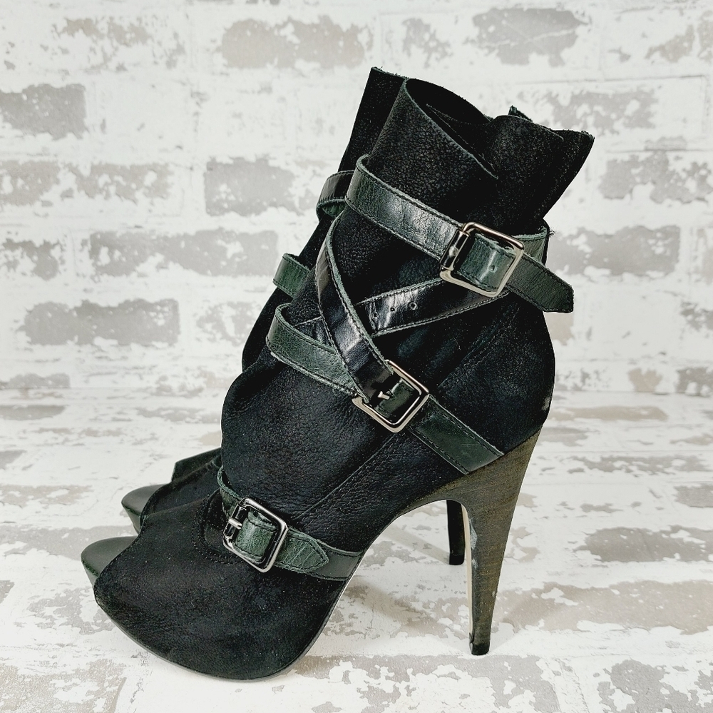 Topshop Black Suede Hidden Platform Buckle Strap Ankle Booties T372